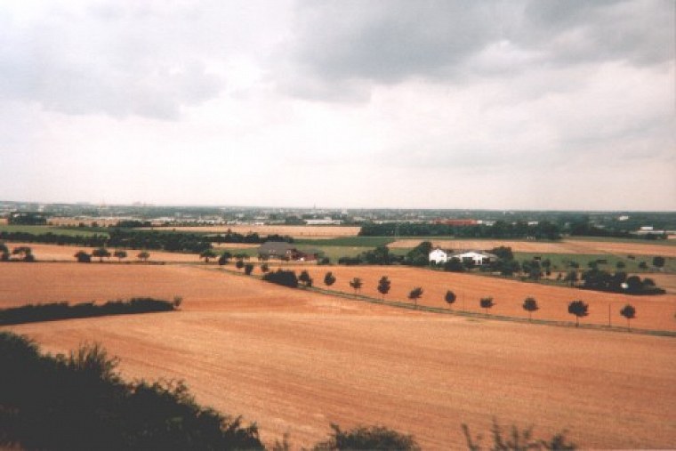 einer film mit einweg kamera habe ich während zugfahrt nach lippstadt und bei mir hinter dem haus diese schnappschüsse geschossen