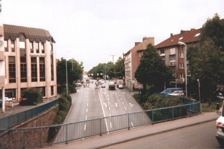 einer film mit einweg kamera habe ich während zugfahrt nach lippstadt und bei mir hinter dem haus diese schnappschüsse geschossen