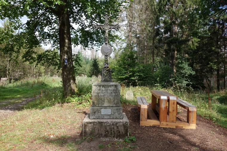 das schwarze kreuz eggeweg dsc wanderung zur velmerstot bei großer hitze durch den sterbenden wald des eggegebirges